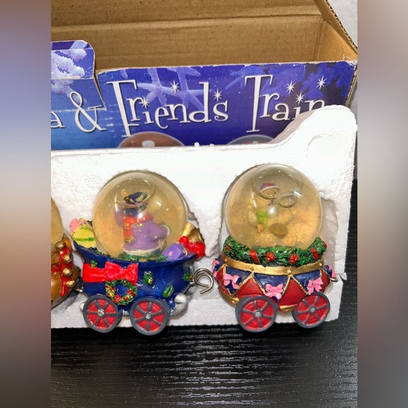 Set of 4 Santa & Friends Snow Globe Train Christmas Holiday Classics Collection - Picture 3 of 5